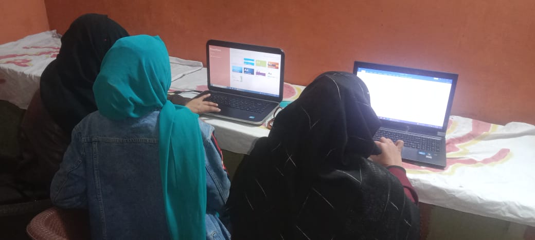 Exciting news! @ActionResear & @Haqooq_e_Khalq team up to launch #KhalqAcademy in Qainchi! Led by instructor @WarisKhan165556 and HKP's @raialimanj21, our first computer course for underprivileged students is underway. Empowering futures through education! 🖥️ #EducationForAll