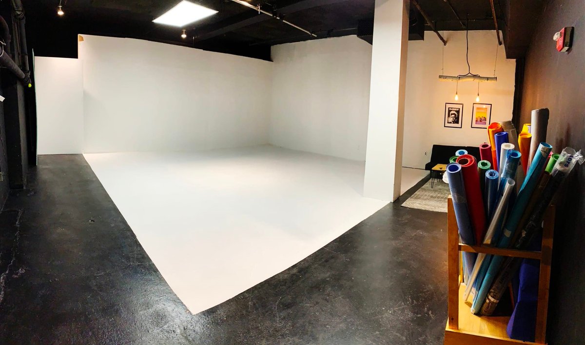 sipstudiosjc_'s tweet photo. Lights, camera, action! 🎥 Our #JerseyCity studio is the creative space you've been looking for. Equipped with 1000 sqft of professional space, high ceilings, top-notch equipment, &amp; easy accessibility plus a comfy Holding Area for actors. All just a PATH ride from NYC! https://t.co/UPHtB4ocTQ