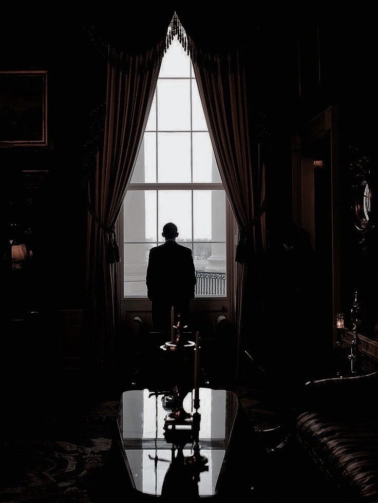 دعوا #الوشاة َ وما قالوا وما نقلوا
بيني وبينكمُ ما ليسَ ينفصلُ
لكمْ سرائرُ في #قلبي مخبأة ٌ
لا الكتبُ تنفعني فيها ولا الرسلُ
رسائلُ #الشوقِ عندي لوْ بعثتُ بها
إليكمُ لم تسعها الطرقُ والسبلُ