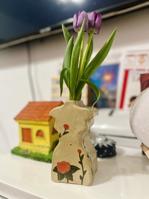 She&rsquo;s here from Sweden &amp; she&rsquo;s cute ☺️ https://t.co/NV42TTb71u