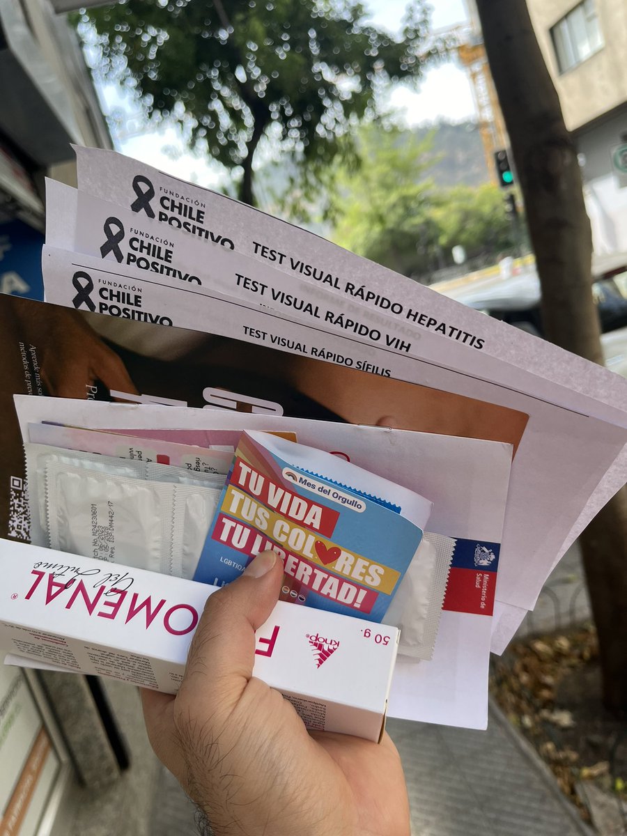 Hoy vine a hacerme mi chequeo trimestral a <a href="/FChilePositivo/">ChilePositivo</a>. Me hice los 4 exámenes (VIH, hepatitis B y C, sífilis) y todo ok 👍🏻. A seguir previniendo 😊