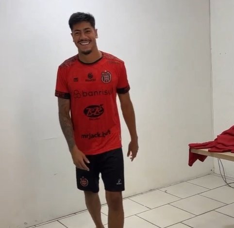 WDagagny's tweet photo. 🇹🇹 - Vazou o suposto uniforme do #Brasil para a temporada 2024.

Detalhe para os patrocinadores que estão destacados com a cor preta. @RUNIVERSIDADE https://t.co/4kT9xmnDQn