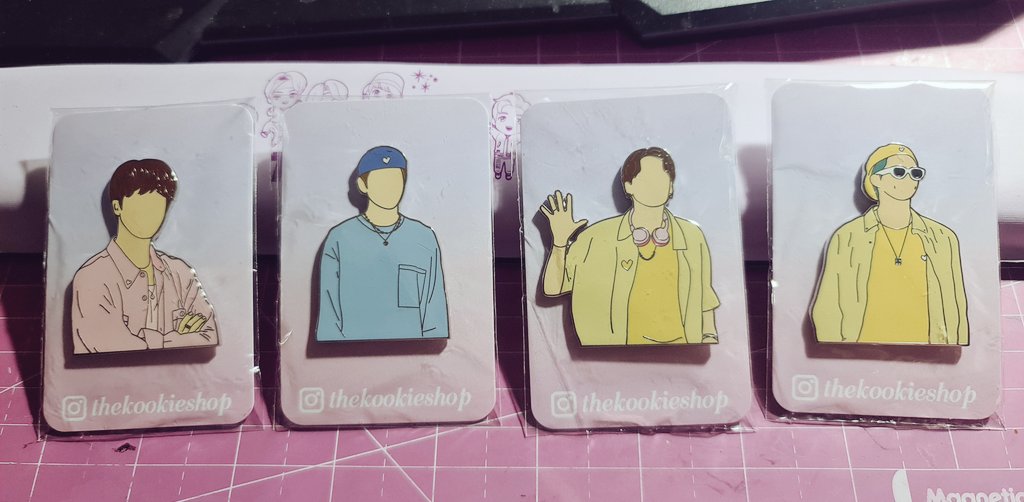 Threadfall's tweet image. This rabbit hole just got a whole lot bigger. Can u sue someone for this??? 🙃   HELP 😱🤯💜💜
#bts_twt #AO40 #pinbadge