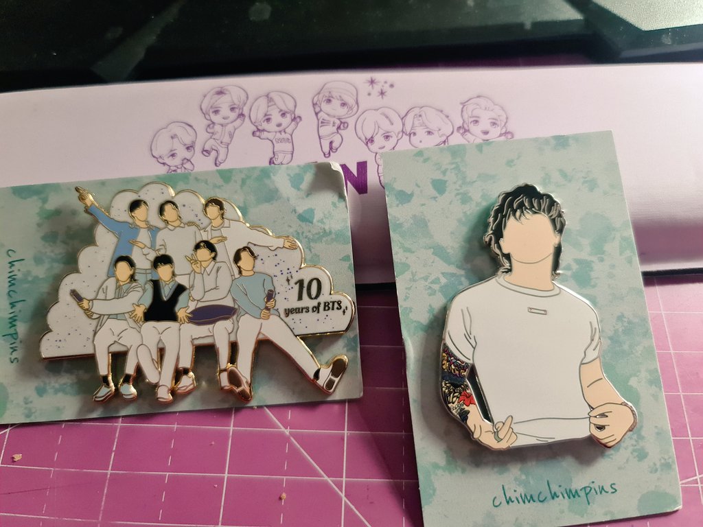 Threadfall's tweet image. This rabbit hole just got a whole lot bigger. Can u sue someone for this??? 🙃   HELP 😱🤯💜💜
#bts_twt #AO40 #pinbadge