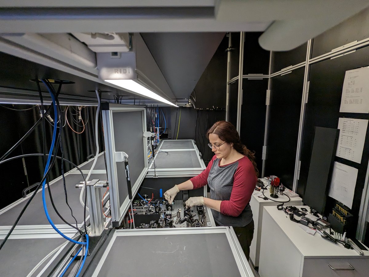 Alba Gómez-Segalàs #PhysikerinderWoche - <a href="/svnddlsns99/">Alba Gomez-Segalas</a> is a Ph.D. student in the research group of <a href="/BalzarottiFran/">Francisco Balzarotti</a> at the <a href="/IMPvienna/">IMP</a>, Austria, working on #MINFLUX... @BMBF_Bund
#womeninscience #womeninphysics #physikerin 👩‍💻👉 dpg-physik.de/vereinigungen/…