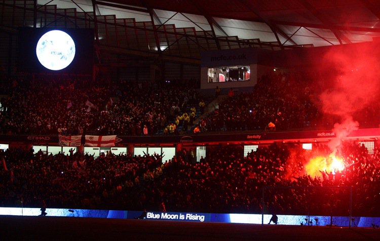 ON THIS DAY 2010: Manchester City's Blue Moon v Manchester United's Red Flare #MUFC #MCFC