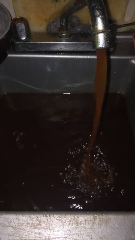 agustindepablos's tweet photo. @HidroCapital2 Exigimos a hidrocapital respeto a la comunidad de parque caiza y caucaguita miren el agua que están mandando a las casas es un trato inhumano a los ciudadanos quien es el responsable , dónde está el ministro https://t.co/0q8k87m3hM