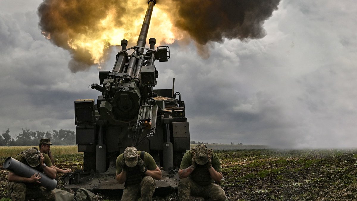 L_ThinkTank's tweet photo. ❗️[ 🇷🇺 RUSSIE | 🇺🇦 UKRAINE ]

🔸 Paris accroît son soutien à Kiev : le ministère des Armées annonce la production de 78 canons CAESAR destinés à servir l’Ukraine. https://t.co/qBYxkcZKMn