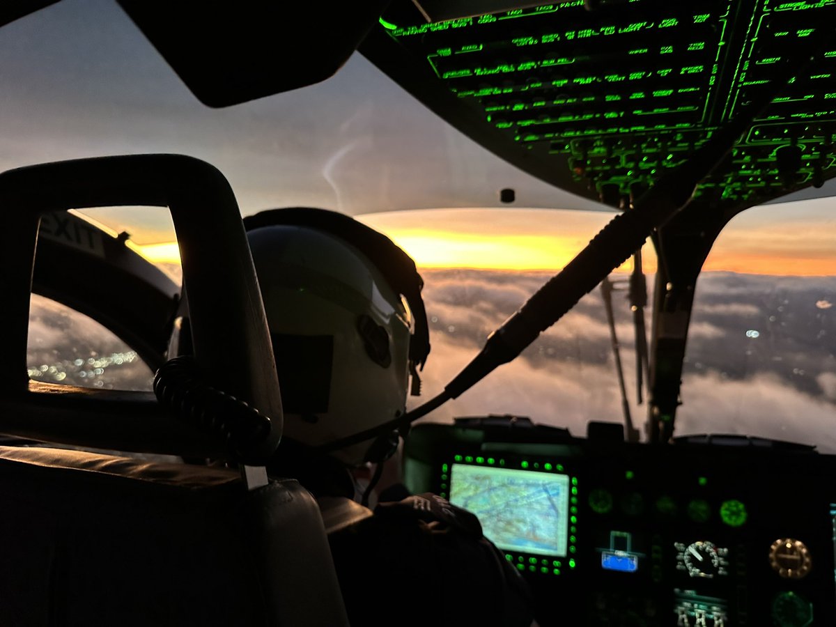 The #NorthWeald crew were joined by a controller from @NATS today to better understand how we operate and strengthen relationships. Needless to say much was learnt by both parties and we look forward to working closer in future! #Teamwork #AirTrafficControl