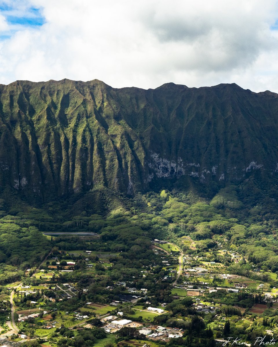 Experience views of our beautiful green mountains and valleys from high in the sky!

#luckywelivehawaii #helicoptertours #nature