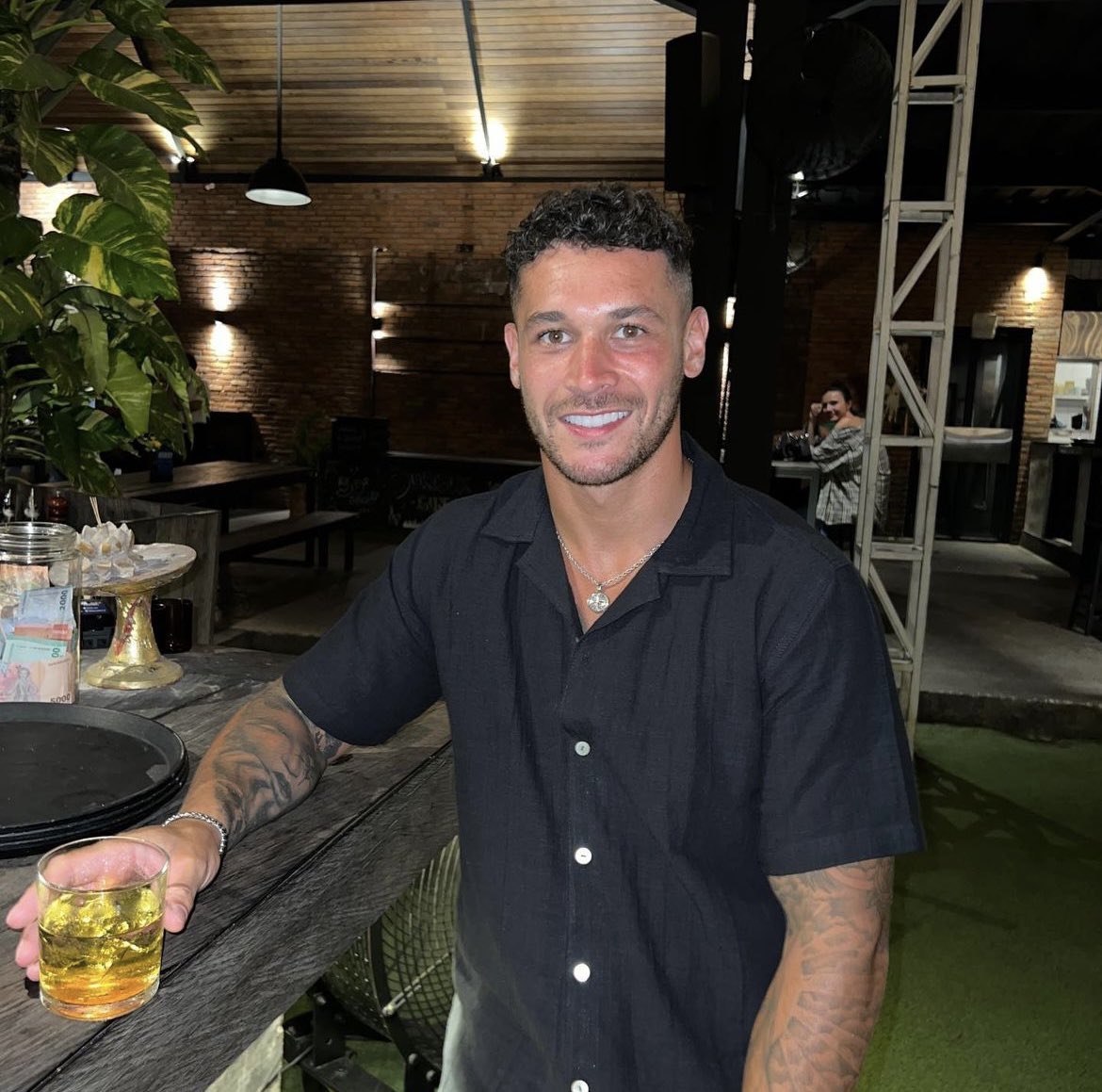 emmarussell121's tweet image. Why is no one pulling this man for a chat he is STUNNING #LoveIsland #LoveIslandAllStars