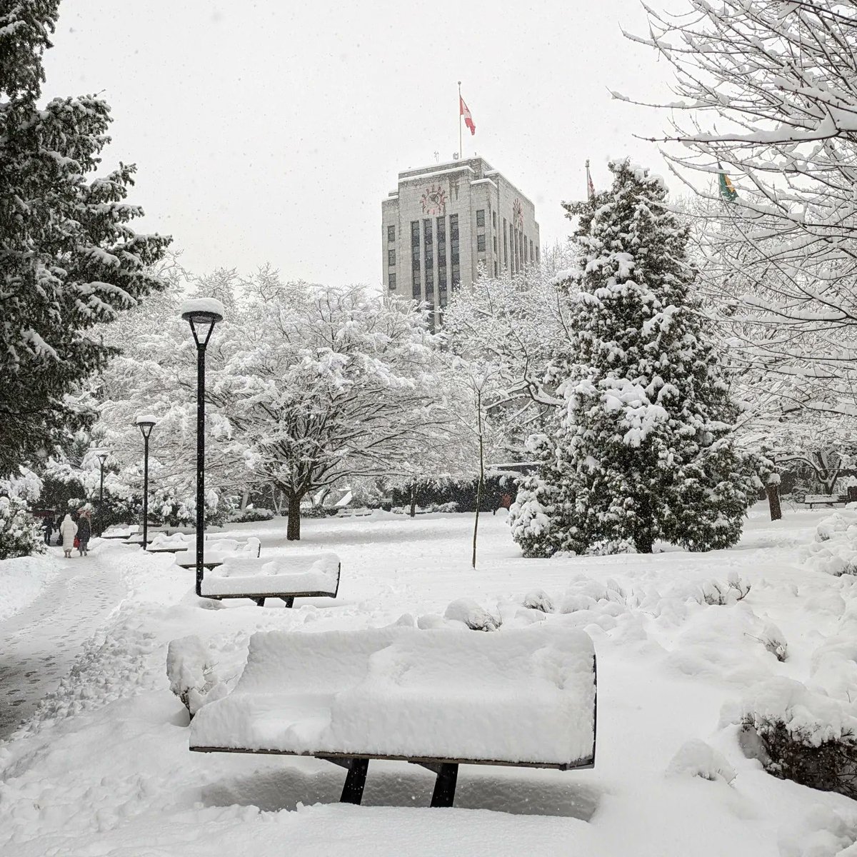 ArtistRelax's tweet photo. Snow day in Vancouver ❄️
Taking a stroll through the winter wonderland and feeling grateful for the beauty of nature 🙏
The city may be cold, but my heart is warm 💕
#snow #vancouver #nature #grateful #winter https://t.co/C9GVJ70EWp