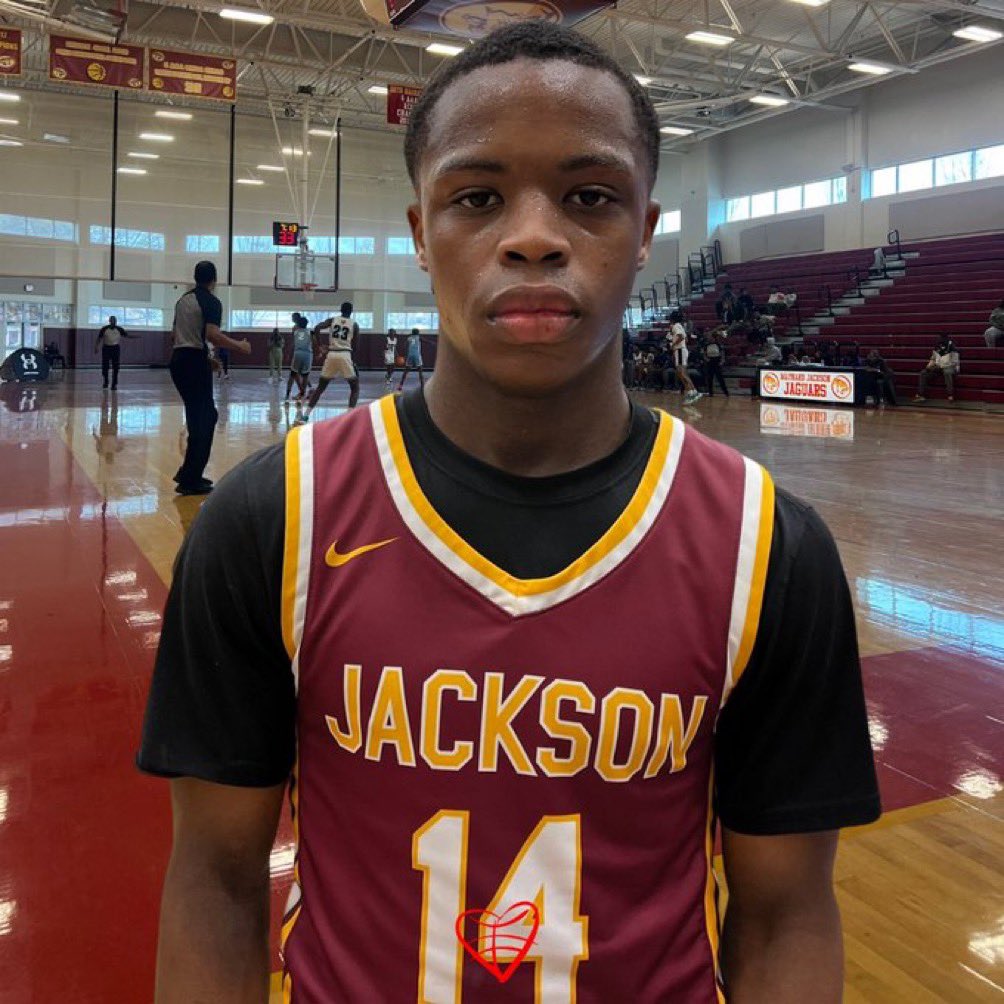 Yusef Bowyer @sefofficiall a diminutive guard, consistently makes impactful plays on both ends of the floor. STORY: ontheradarhoops.com/otr-hoops-stoc…