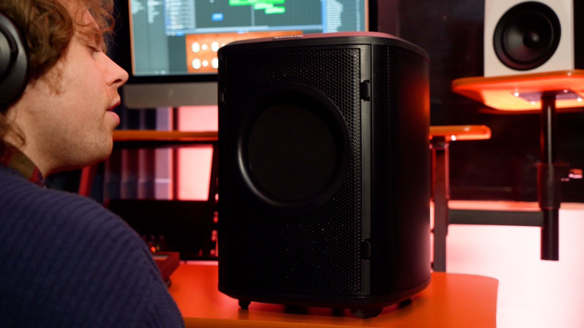 RockvilleAudio's tweet photo. Introducing the ISOBOX: a compact and versatile Recording Microphone Sound Isolation Box with a built-in pop filter. Perfect for both desktop and microphone stand use. Enhance your recordings with crystal-clear sound.

GET YOURS HERE: https://t.co/KcVOhGT32c https://t.co/pZNEO7orKZ