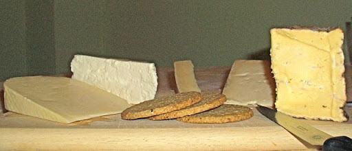 It's #NationalCheeseLoversDay today. Did you know #Suffolk Cheese was known as #SuffolkThump and was the official #cheese of the Royal Navy during Nelsons time. The ration was 4oz every other day @FelixstoweMus @Suffolk_Sound @Felixstowe_news @felixstoweradio