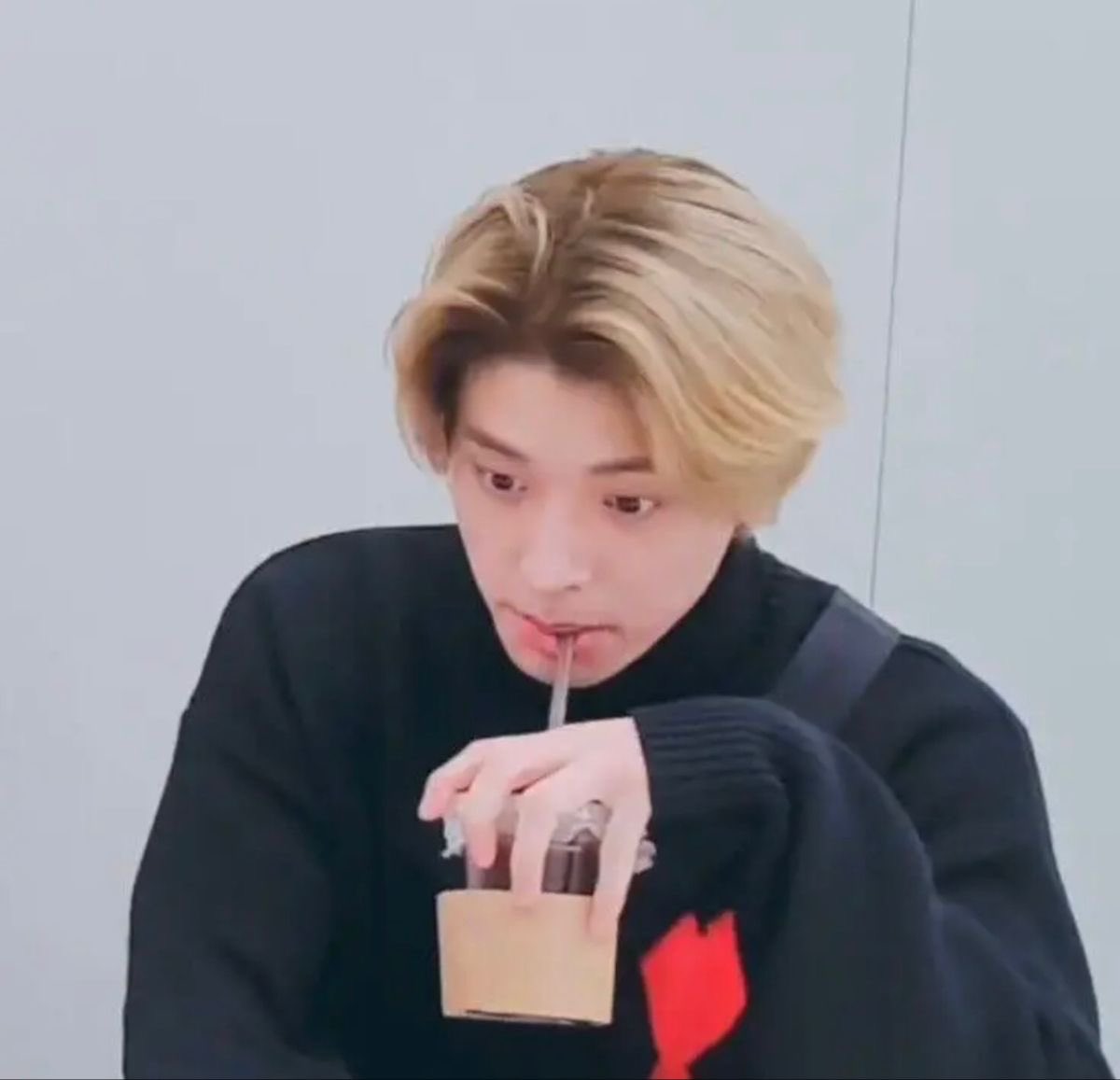 Me acabo de dar cuenta que la mayoría de los que stanneamos a enha y somos engenes nuestro mbti es INFP o algo parecido