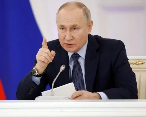 DANTE_eloficial's tweet photo. 🇷🇺 En Rusia Putin prohíbe el movimiento LGBTI y lo declara como "una organización extremista"

Estás de acuerdo? https://t.co/Tqrgz1z4WV