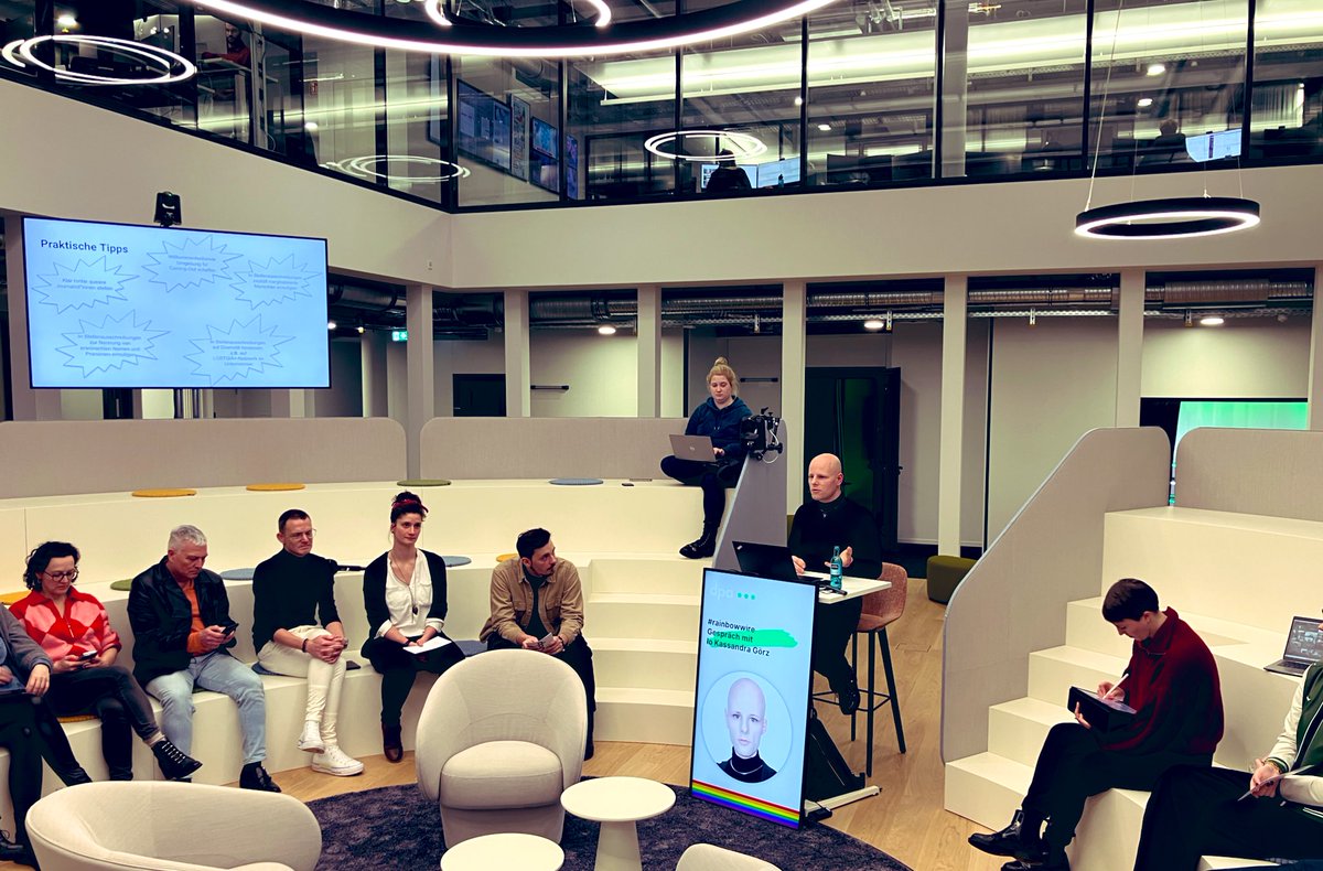 Spannendes Gespräch mit <a href="/IoGoerz/">Cassie Görz</a> zum Thema „LGBTQIA+ im Journalismus“ - organisiert vom Queer-Netzwerk in der dpa.