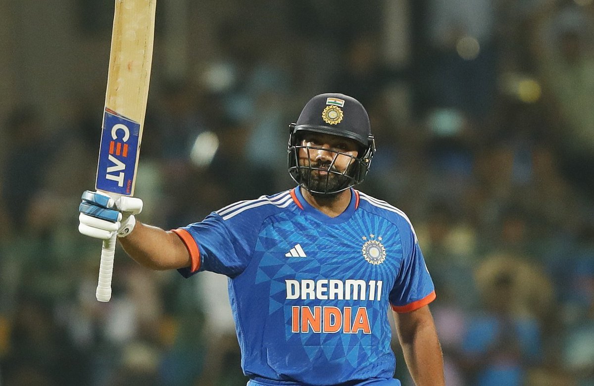 LoyalSachinFan's tweet photo. 121* runs in the match. 
13 runs in the 1st Super Over
11 runs in the 2nd Super Over

Literally a dream match for any player. Take a bow, Rohit Sharma. https://t.co/yT6vVqcrOu
