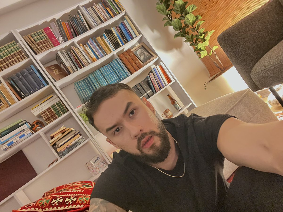 James_Harleyv89's tweet photo. Consultorio. El testigo de las pasiones, desdichas, sufrimientos. De la represión. 
De los fantasmas. 
El espacio de el inconsciente. Del alivio. https://t.co/XZTAs51f3v