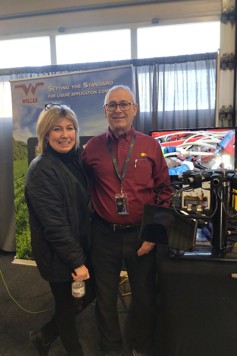 Billbaker734's tweet photo. Great to visit with Donna  Boyd from (ag manufacturers of Canada @AMCshortlinecda) at #agdays24 @agtron https://t.co/pTqUF7PaMa