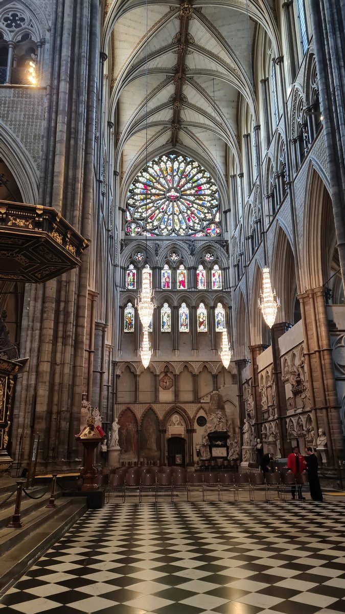 DeAndariegos's tweet photo. Sabias que la famosísima #AbadíadeWestminster en realidad no se llama asi. Su verdadero nombre es Collegiate Church of Saint Peter at Westminster... un poco largo verdad?
#londres https://t.co/33hBEC2huH