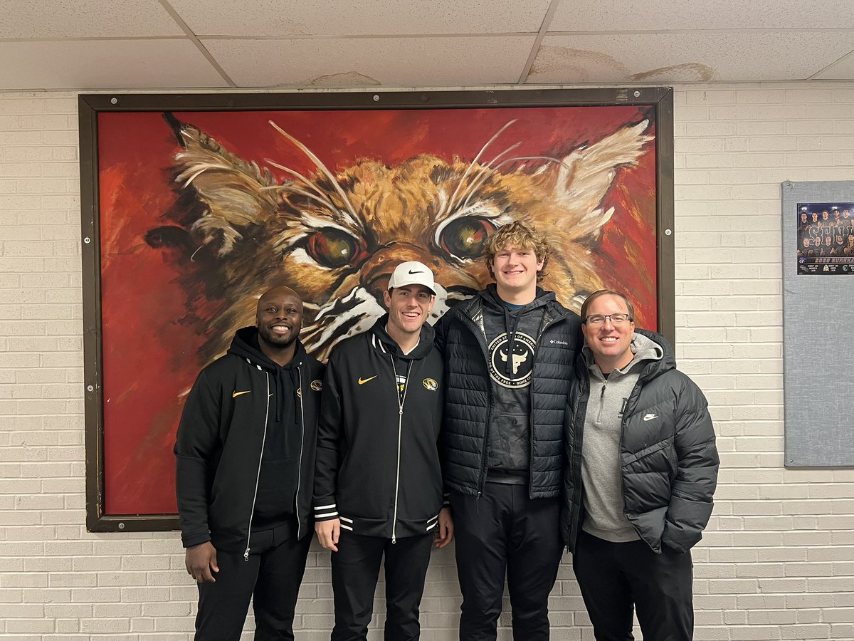 Great to have @MizzouFootball and Coach @CoachDrinkwitz at Eureka High school this morning! They had a nice visit with @JackLange55 M-I-Z!!!!