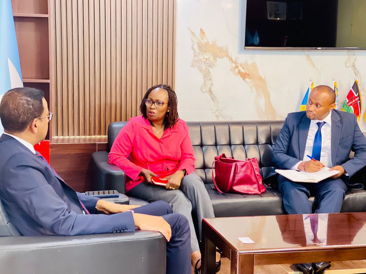 SomaliainKenya's tweet photo. GM of @KenyaAirways, Rose Kiseli, accompanied by other staff members, paid visit to @SomaliainKenya Our discussion focused on Somalia’s growing market &amp; KQ' forthcoming inaugural direct flights from MOG/NBO &amp; services connecting Somalia to various international destinations https://t.co/3pNZGwuCKt