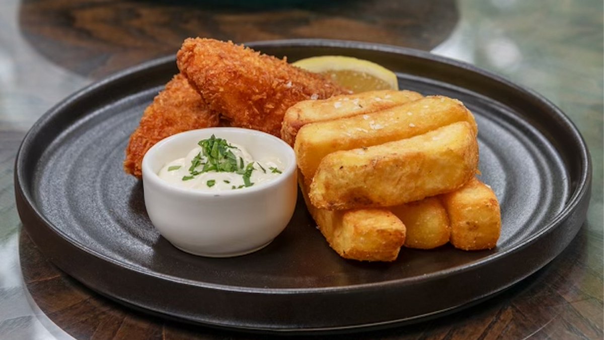 Indulge in an exquisite dining experience at Southernhay House. For lunch or dinner, Southernhay House is a go-to in the city centre. Unpretentious, but classy enough to impress (when you need to!). 
A scrumptious dinner awaits you: southernhayhouse.com/lunch-and-dinn…

#diningexeter #SoHoEx