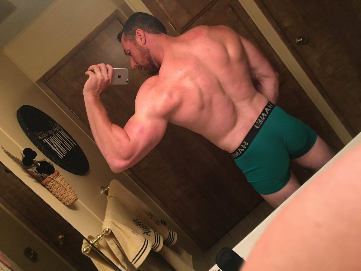 hercules9871's tweet photo. Without even reaching my full potential, my arm boasts a size surpassing that of your leg, a humble nod to the power of my wishtender🤮🤮🤮🥶 https://t.co/4l4haI3AS5