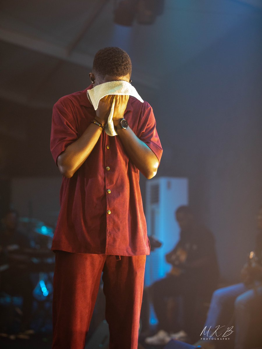 Came into music simply wanting to be a producer &amp; songwriter.. how I’ve ended up at the frontline leading people in worship is a story on its own. Just a note that you can’t decide how God uses you. Just say yes, let Him use you however He pleases ♥️

📸 - Fred Kojo