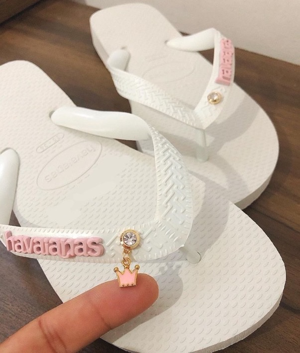 ousafadenhasz's tweet image. eu QUERO muito uma havaianas dessa