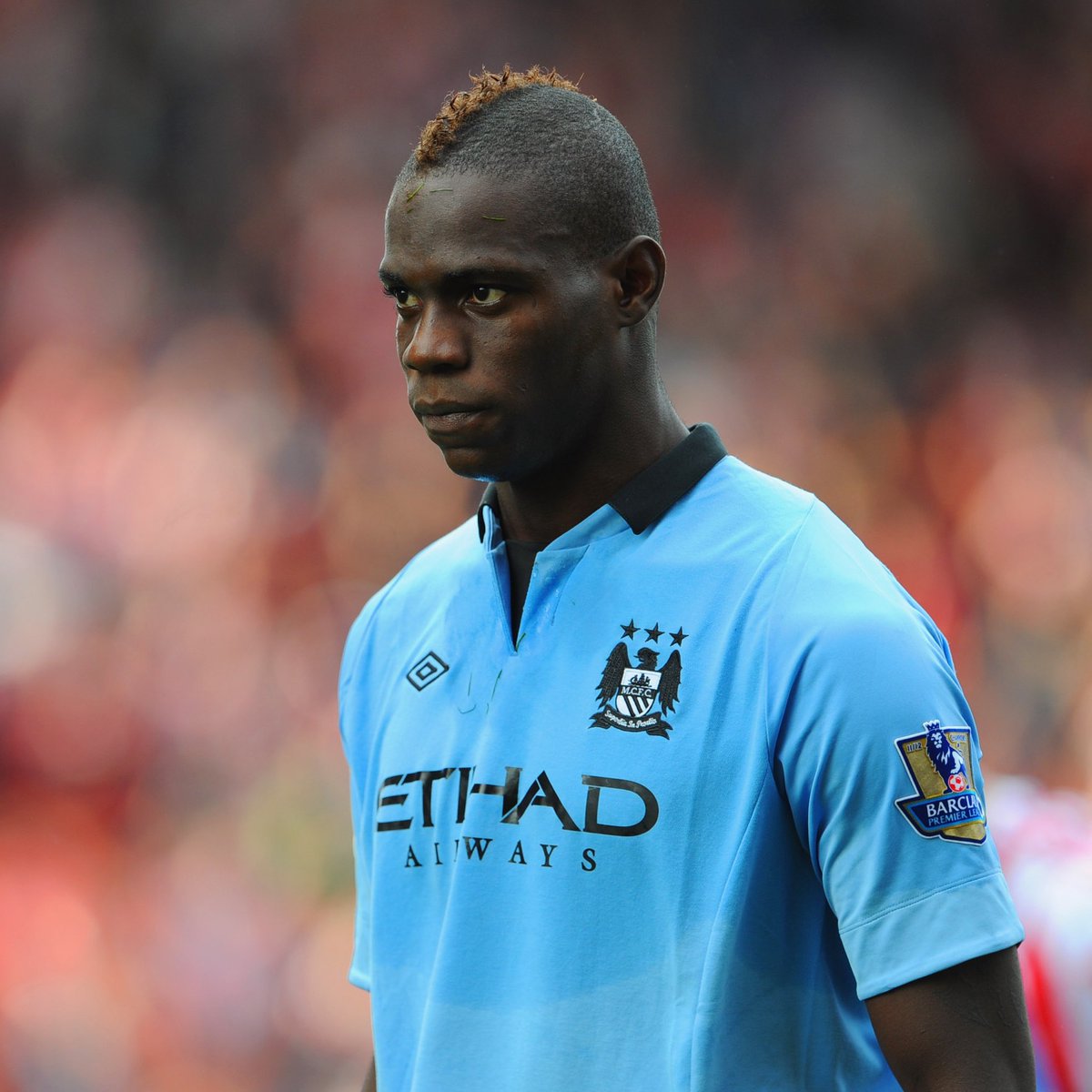 "Por que não comemoro os meus gols de forma eufórica?

Porque fazer gols é meu trabalho.

Você não vê um carteiro comemorando quando entrega uma carta"

- Balotelli