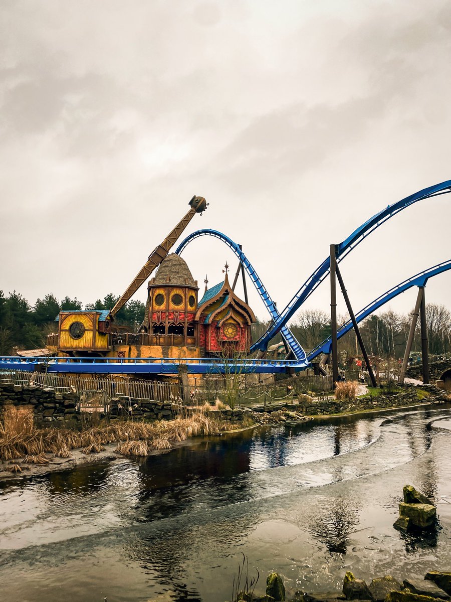 Que duro estaría tener en algún parque un área de “El Señor De Los Anillos” similar a Avalon en Toverland

Un pequeño area con un credit inicial, una flat con el ojo de Sauron y un paseo en barca con tramo dark ride

La estética es bastante acertada para algo así la verdad 🤌🏼👀