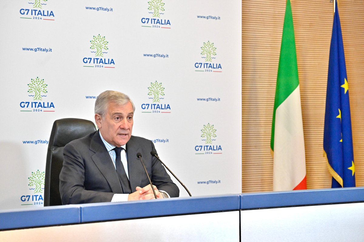 Dal 1° gennaio 2024 l'Italia ha la guida del #G7 per la settima volta! Oggi il Ministro <a href="/Antonio_Tajani/">Antonio Tajani</a> ha presentato alla stampa le priorità 🇮🇹 di competenza della #Farnesina. 
Guarda la conferenza stampa⤵️
youtube.com/watch?v=JNinlQ…