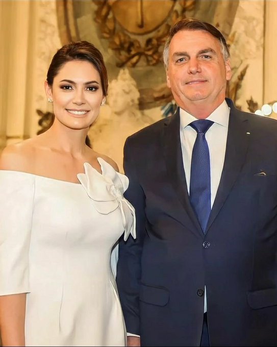 BolsonarotRazao's tweet photo. Qual legenda você daria pra essa foto? https://t.co/rQmr3G8xy1
