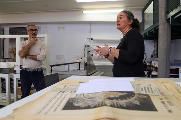LaPalmaAhora's tweet photo. Verónica Ojeda y Manuel Cubero, los ‘médicos’ del patrimonio documental de La Palma https://t.co/6KffkI9XXa a través de @LaPalmaAhora https://t.co/2IQyHRaSrr