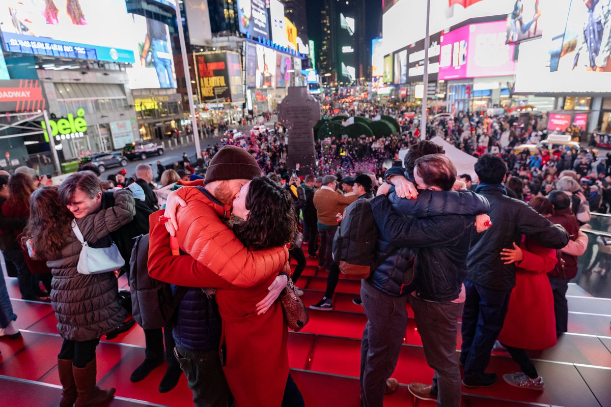 TimesSquareNYC tweet picture