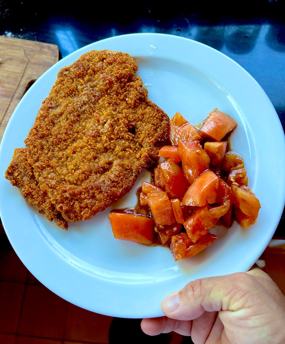 Milanesa con fideos está bien 
Milanesa con puré está bien 
Milanesa con papas fritas está bien 
Sabés qué está mal? 
Hacer las milanesas al horno