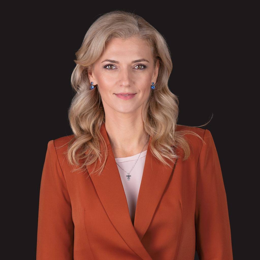 RRInternational's tweet photo. She says #repatriating a #fugitive #criminal can cost the state up to EUR 25,000. Last year alone, Romania spent around EUR 2 mln of #taxpayer #money for the repatriation of some 600 fugitives. (2/2) https://t.co/d0Begdj91w