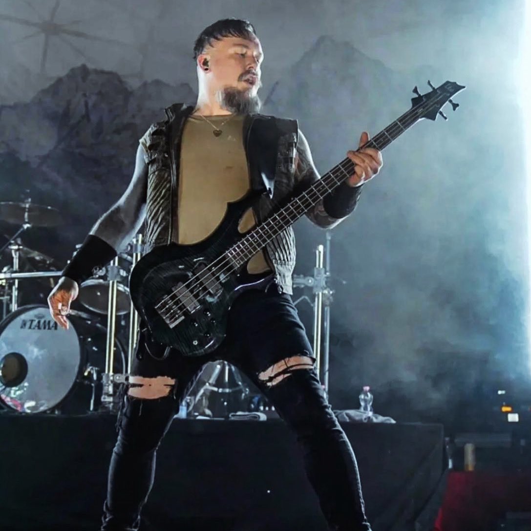 SkarProductions's tweet image. Only 10 more days until I leave for @70000tons cruise with @equilibrium 🤘

#70000tons #espguitars #richterstraps