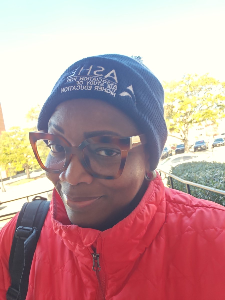 Finally getting a chance to wear the conference hat given out at the closing of ASHE 2022! 😁<a href="/ASHEoffice/">ASHE</a>