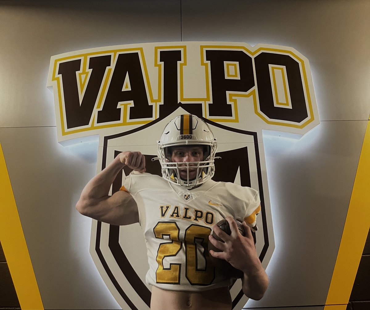 Had a great visit at Valparaiso University yesterday. Grateful to @valpoufootball @CoachMarquis @CoachLFox for the great experience! @CoachWells1 @Mark__Porter @Coach_Atwater
