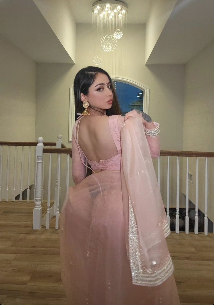 Abhirag201's tweet photo. #mssethi #backcollection #backless #asscollection https://t.co/EWzuFMCqw3