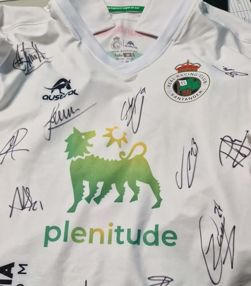 KostkaSantander's tweet photo. Fabulosos premios para nuestra Rifa Solidaria 👏 Una madre del colegio  se ha puesto en contacto con la @RacingFundacion y nos dona la camiseta del jugador Aldasoro firmada por todos los jugadores de @realracingclub. Por una educación inclusiva para Guatemala ¡Mil gracias ♥️! https://t.co/U87MZUaeNp