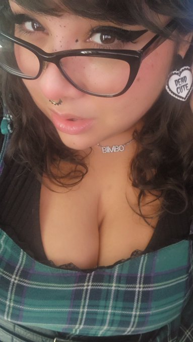 Don't mind me, just feeling adorable. :3 https://t.co/DpjwBM4bs4