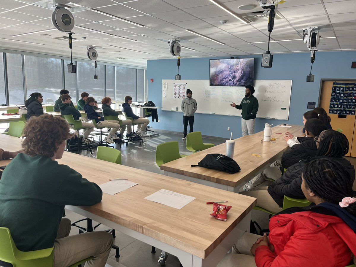 Cathedral_TandF's tweet photo. Big thank you to Jared Thomas ‘15, Luke Sanders ‘17, Jordan Thomas ‘20, Reese Sanders ‘22, and Sidney Sanders ‘23 for speaking to our J Term class this week! 

Many valuable lessons shared to our current Cathedral student-athletes!
☘️ https://t.co/DB4Ho0HepP