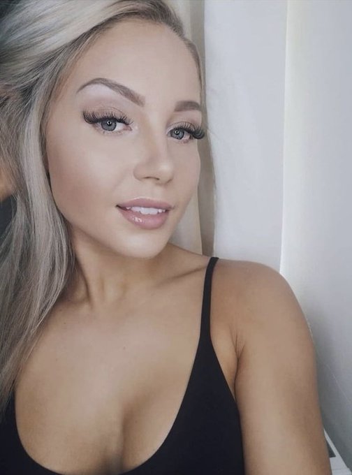 Am I cute? 🥺 https://t.co/0qkuEjwziG