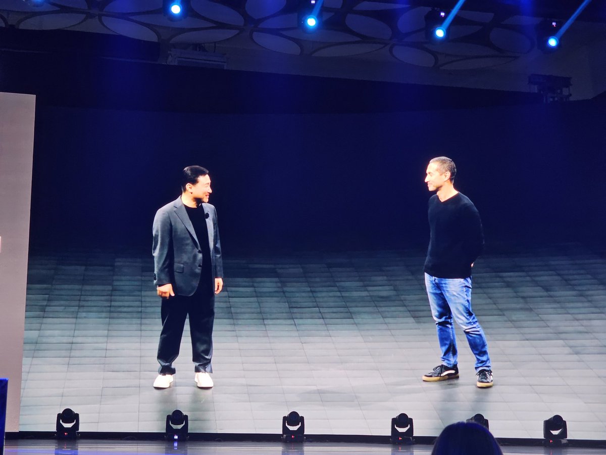 stufflistings's tweet photo. Samsung and Google as collaborating yet again. This time for AI.
#EpicinIndia #TeamGalaxy #SamsungUnpacked #GalaxyAI #GalaxyS24 Ultra https://t.co/H4xOJ93EWn