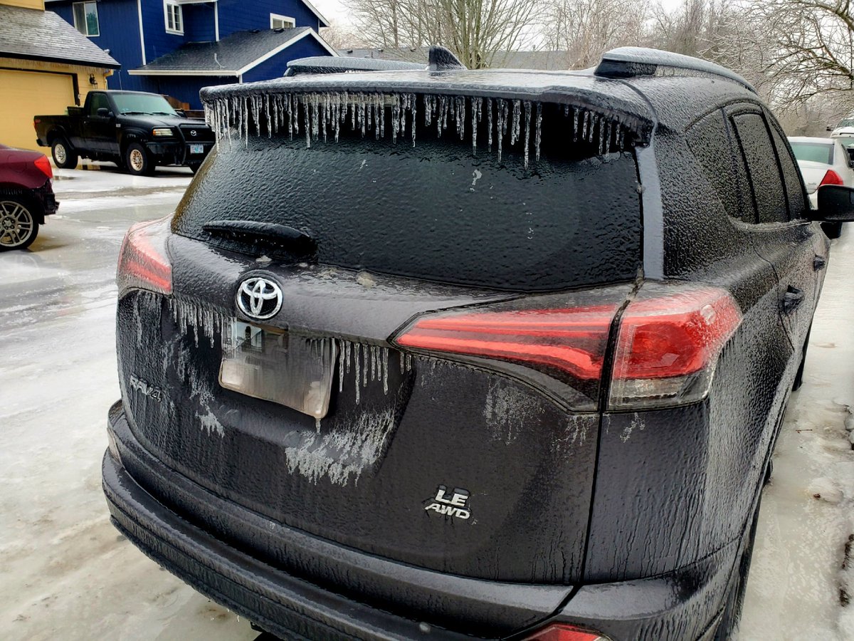 chriscabe3's tweet image. #IceStorm #greshamOR #orwx @KOINNews @NatashaKOIN6 @JoshCozartWx @KelleyKOIN